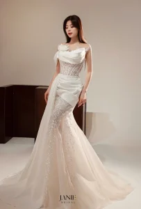 Váy cưới đuôi cá đơn giản