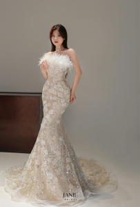 váy cưới đuôi cá hoạ tiết hoa 3D