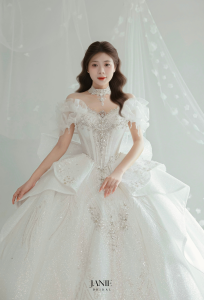 váy cưới công chúa trễ vai cách điệu