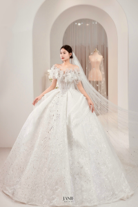 váy công chúa đính đá trễ vai