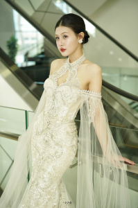 váy cưới đuôi cá cách điệu