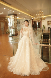 Váy cưới Hàn Quốc đơn giản tay dài