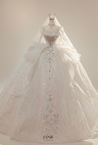 váy công chúa đính đá xếp tầng