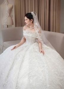 váy cưới công chúa đuôi dài