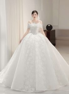váy cưới công chúa đuôi dài