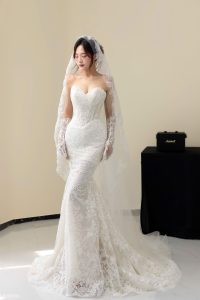 váy cưới đuôi cá tay dài