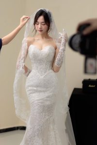 váy cưới đuôi cá tay dài