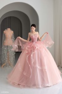 váy cưới màu hồng