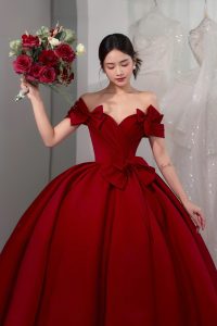 váy cưới màu đỏ