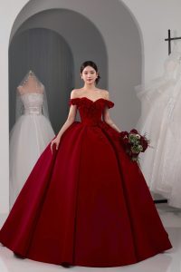váy cưới màu đỏ