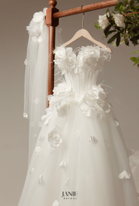 váy cưới sang trọng