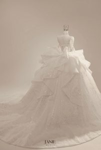 váy cưới công chúa đuôi dài