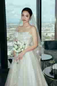 váy cưới nhẹ nhàng