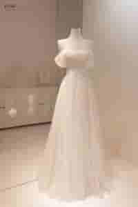 váy cưới tay phồng