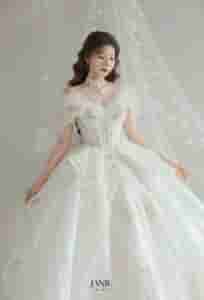 váy cưới tay phồng